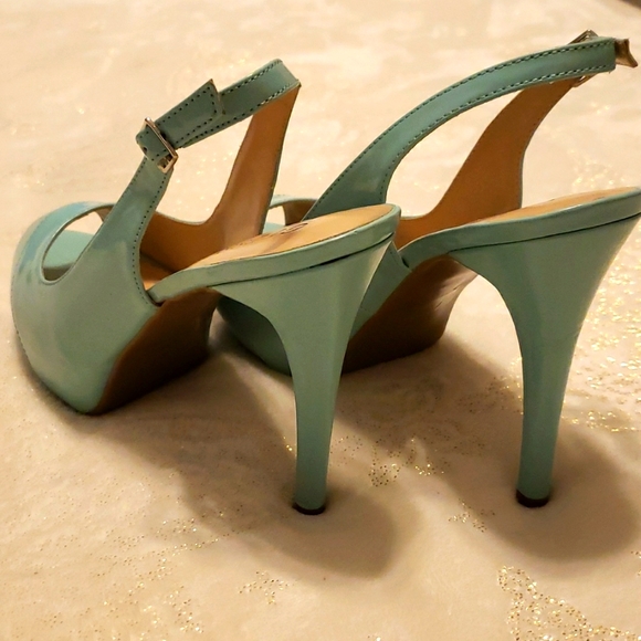 GUESS, Auamarine colored peep toe, velvet accented heels - Picture 5 of 7